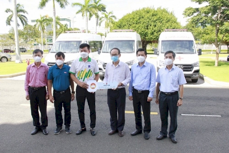 PVFCCo nhận vinh danh “Doanh nghiệp vì cộng đồng” năm 2021 PVFCCo nhận vinh danh “Doanh nghiệp vì cộng đồng” năm 2021