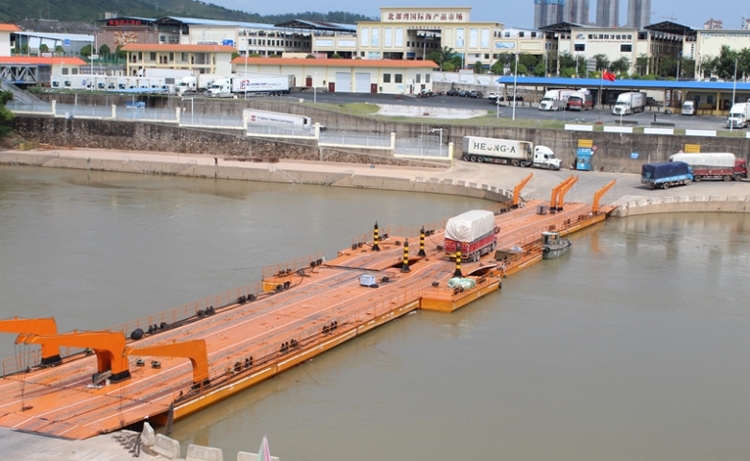 Quảng Ninh chỉ đạo bảo đảm an toàn cho người và hàng hóa chờ thông quan tại Móng Cái Quảng Ninh chỉ đạo bảo đảm an toàn cho người và hàng hóa chờ thông quan tại Móng Cái