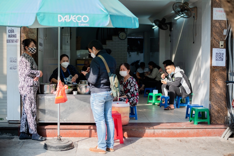 Trở thành “vùng cam” – Nỗi lo của các tiểu thương Hà Nội