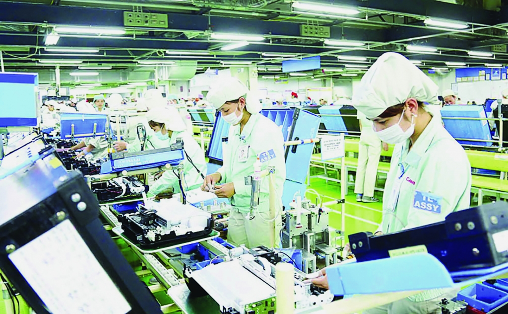 Có 4 yếu tố ảnh hưởng đến cơ hội phục hồi của kinh tế Việt Nam, gồm: sự phục hồi của nền kinh tế thế giới; tăng trưởng nhanh trong phục hồi FDI; các FTA có hiệu lực; sự thay đổi trong cách tiếp cận đối với các biện pháp kiểm soát Covid-19. Ảnh: Nhật Nam Có 4 yếu tố ảnh hưởng đến cơ hội phục hồi của kinh tế Việt Nam, gồm: sự phục hồi của nền kinh tế thế giới; tăng trưởng nhanh trong phục hồi FDI; các FTA có hiệu lực; sự thay đổi trong cách tiếp cận đối với các biện pháp kiểm soát Covid-19. Ảnh: Nhật Nam