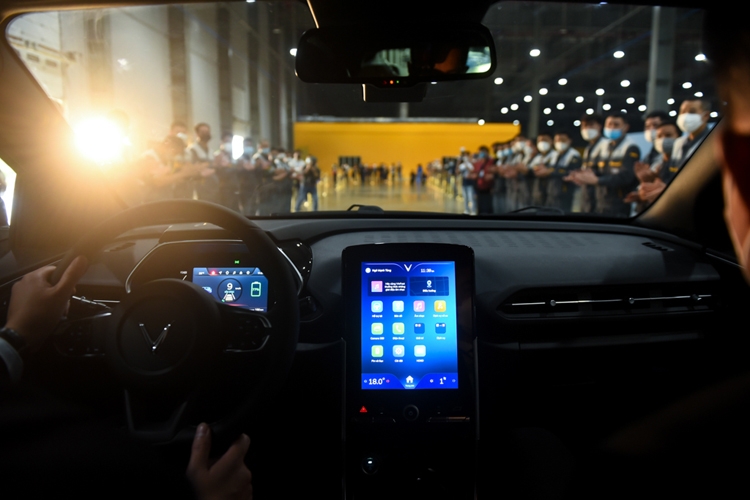 VinFast bàn giao lô xe ô tô điện VF e34 đầu tiên cho khách hàng VinFast bàn giao lô xe ô tô điện VF e34 đầu tiên cho khách hàng