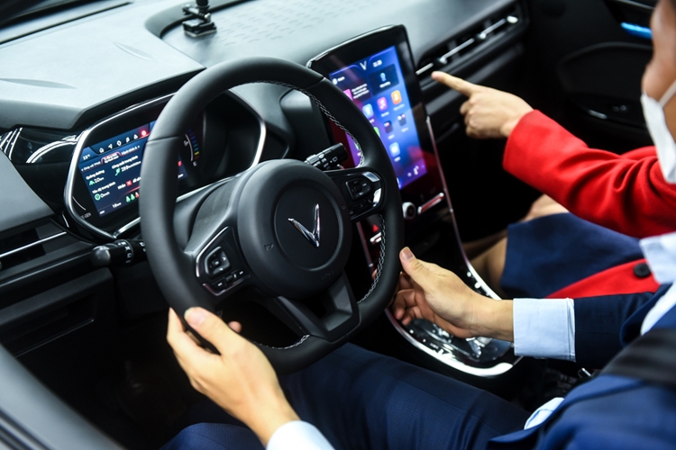 VinFast bàn giao lô xe ô tô điện VF e34 đầu tiên cho khách hàng VinFast bàn giao lô xe ô tô điện VF e34 đầu tiên cho khách hàng