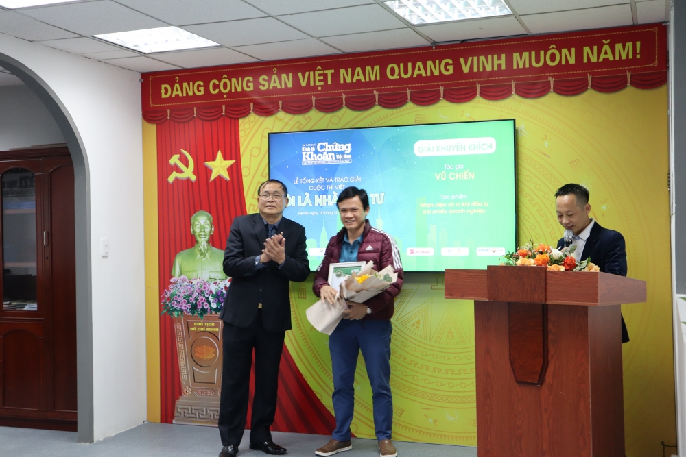 Tạp chí điện tử Kinh tế Chứng khoán Việt Nam tổng kết và trao giải cuộc thi viết “Tôi là Nhà đầu tư” Tạp chí điện tử Kinh tế Chứng khoán Việt Nam tổng kết và trao giải cuộc thi viết “Tôi là Nhà đầu tư”