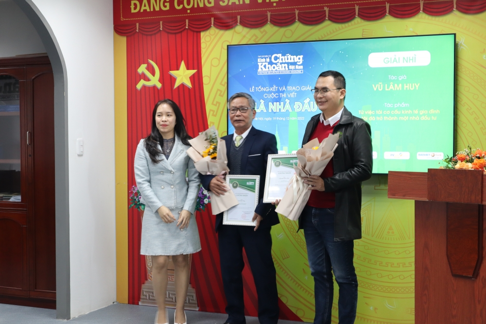 Tạp chí điện tử Kinh tế Chứng khoán Việt Nam tổng kết và trao giải cuộc thi viết “Tôi là Nhà đầu tư” Tạp chí điện tử Kinh tế Chứng khoán Việt Nam tổng kết và trao giải cuộc thi viết “Tôi là Nhà đầu tư”