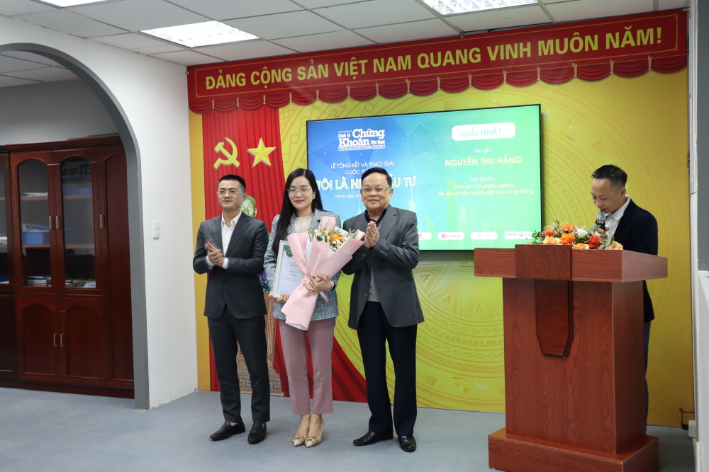 Tạp chí điện tử Kinh tế Chứng khoán Việt Nam tổng kết và trao giải cuộc thi viết “Tôi là Nhà đầu tư” Tạp chí điện tử Kinh tế Chứng khoán Việt Nam tổng kết và trao giải cuộc thi viết “Tôi là Nhà đầu tư”