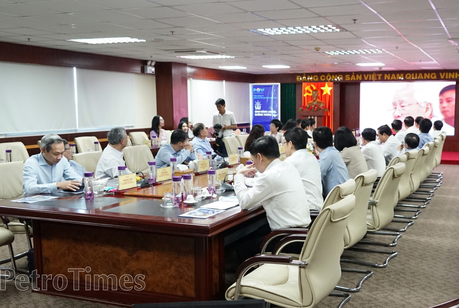 Đoàn Đại biểu Hội đồng Dân tộc và các Ủy ban của Quốc hội nhấn mạnh vai trò quan trọng của ngành Dầu khí Đoàn Đại biểu Hội đồng Dân tộc và các Ủy ban của Quốc hội nhấn mạnh vai trò quan trọng của ngành Dầu khí