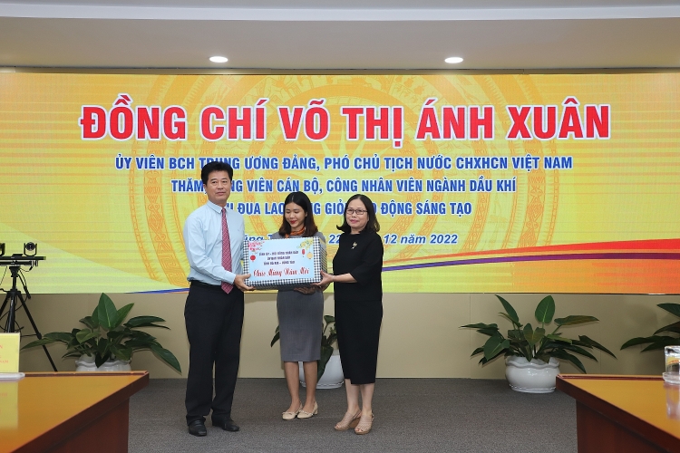 Phó Chủ tịch nước Võ Thị Ánh Xuân thăm, làm việc với Vietsovpetro và động viên CBCNV Dầu khí