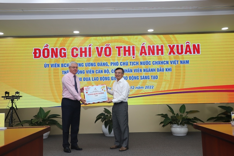Phó Chủ tịch nước Võ Thị Ánh Xuân thăm, làm việc với Vietsovpetro và động viên CBCNV Dầu khí