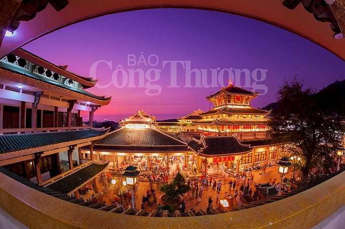 mieu ba chua xu diem du lich thieng vung dong bang song cuu long