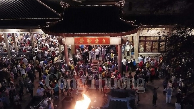mieu ba chua xu diem du lich thieng vung dong bang song cuu long