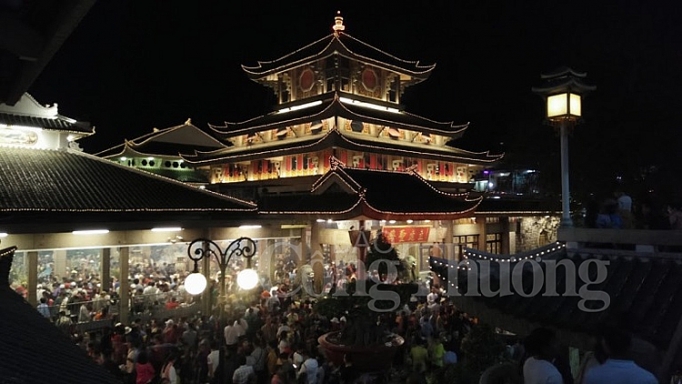 mieu ba chua xu diem du lich thieng vung dong bang song cuu long
