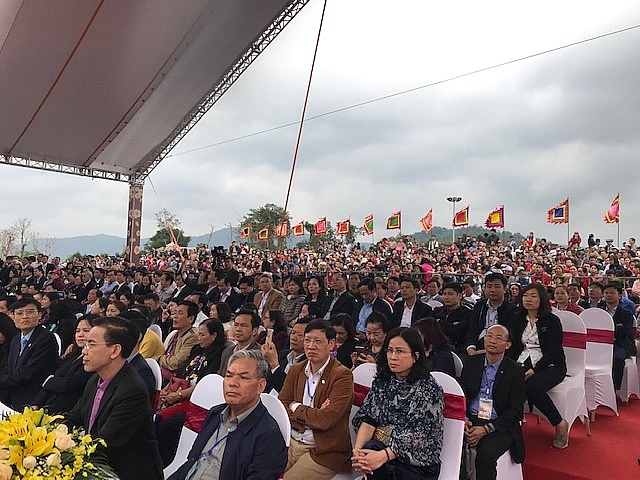 khai hoi xuan vung dat thieng tay yen tu