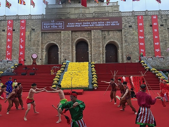 khai hoi xuan vung dat thieng tay yen tu