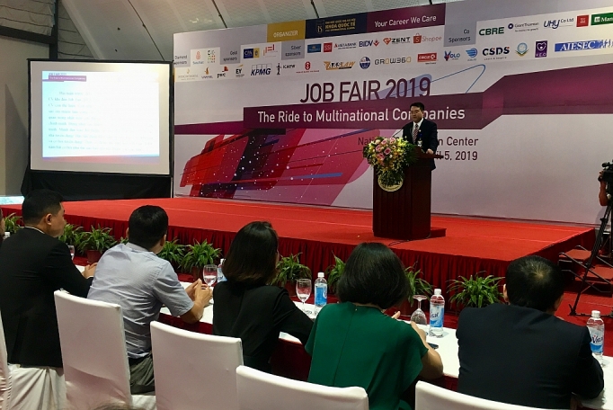 Job Fair - Cơ hội kết nối giữa doanh nghiệp, nhà trường và sinh viên job fair co hoi ket noi giua doanh nghiep nha truong va sinh vien