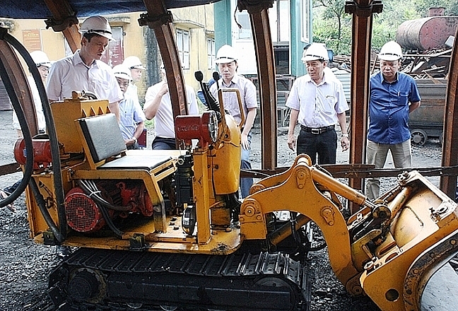 Than Uông Bí: Phát huy sáng kiến cải tiến kỹ thuật than uong bi phat huy sang kien cai tien ky thuat