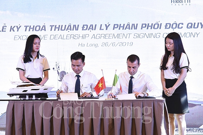 luxyacht tro thanh nha phan phoi doc quyen du thuyen hang sang tai viet nam