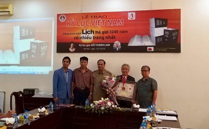 Trao Kỷ lục Việt Nam cho Sách lịch Thế giới 3240 năm trao ky luc viet nam cho sach lich the gioi 3240 nam