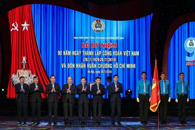 Công đoàn Việt Nam: 90 năm vinh quang đồng hành cùng đất nước cong doan viet nam 90 nam vinh quang dong hanh cung dat nuoc