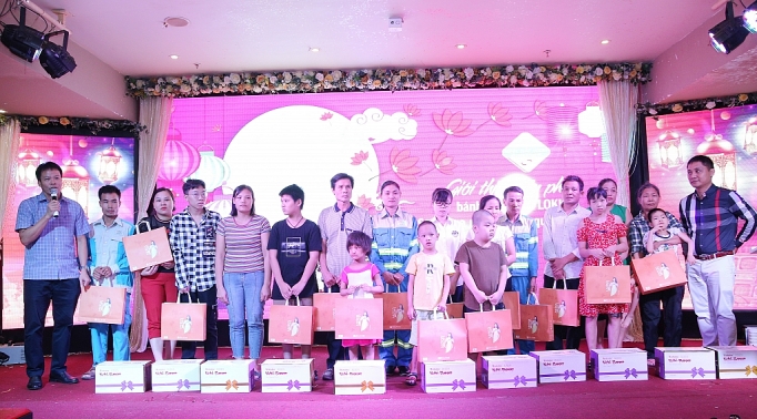 tang banh trung thu cho con em cong nhan nganh ve sinh moi truong