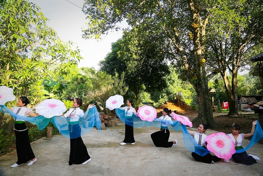 undefined 4446 moc chau la dia phuong hoi tu nhieu tiem nang de dua du lich phat trien manh mejpg