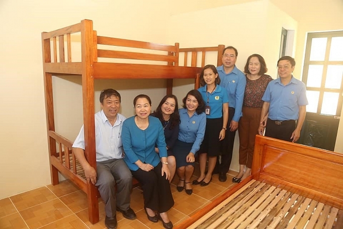 Công đoàn Điện lực Việt Nam bàn giao nhà công vụ cho giáo viên miền núi cong doan dien luc viet nam ban giao nha cong vu cho giao vien mien nui