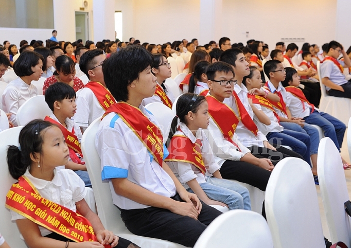 Lan tỏa những giá trị tốt đẹp đến toàn thể gia đình công nhân viên chức lao động ngành Công Thương lan toa nhung gia tri tot dep den toan the gia dinh cong nhan vien chuc lao dong nganh cong thuong