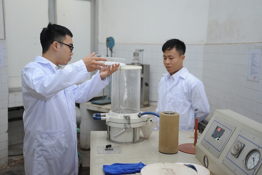 undefined 2426-anh-bai-nganh-giay-can-day-manh-dau-tu-ung-dung-cong-nghe