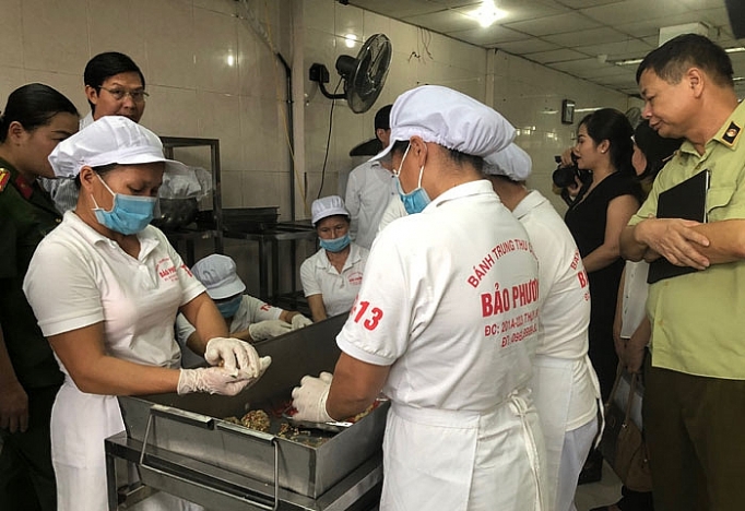 ha noi tang cuong kiem soat an toan thuc pham banh trung thu