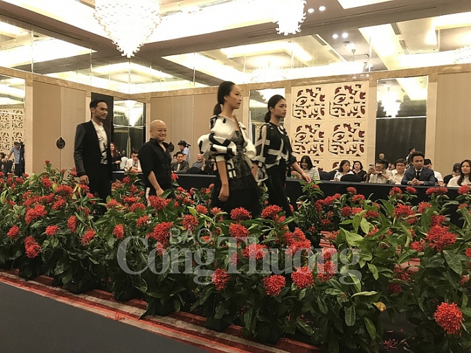 tuan le thoi trang xuan he 2020 chat lieu truyen thong duoc ton vinh