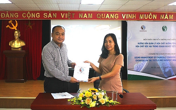 Hướng tới giảm phát thải hóa chất độc hại trong doanh nghiệp dệt may huong toi giam phat thai hoa chat doc hai trong doanh nghiep det may