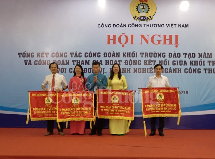 hoat dong cong doan cac truong nganh cong thuong co nhieu chuyen bien tich cuc