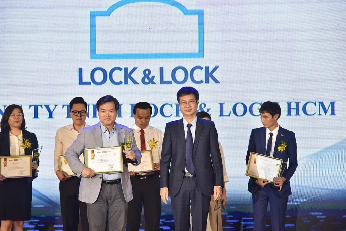 lock lock tiep tuc duoc vinh danh san pham dich vu tin dung