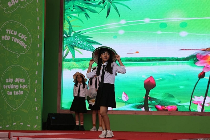 Xóa bỏ bạo lực học đường, lan tỏa tình yêu thương xoa bo bao luc hoc duong lan toa tinh yeu thuong