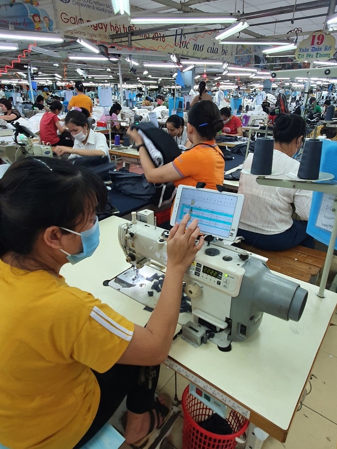 undefined 3517-cong-nhan-tyi-tyng-cong-ty-may-byc-giang-nhyp-dy-liyu-vao-hy-thyng-quyn-ly-lean-cong-nghy-sy