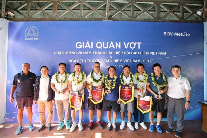 bidv metlife tai tro doc quyen cho giai quan vot giao huu nganh bao hiem viet nam