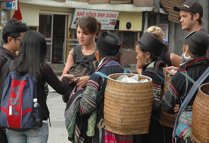 lao cai uu tien viec lam cho dong bao dan toc