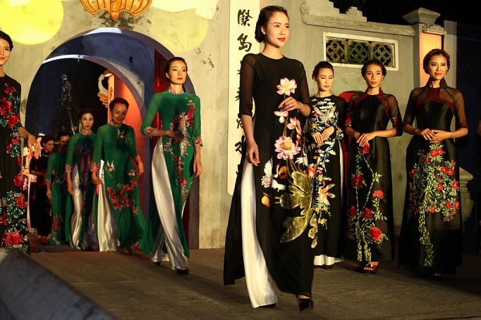 Áo dài Lan Hương - niềm đam mê bất tận ao dai lan huong niem dam me bat tan