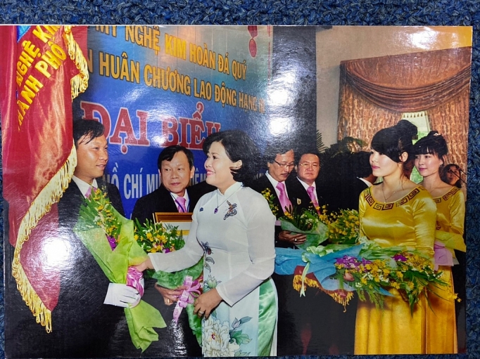 Người thổi hồn vào những sản phẩm trang sức nguoi thoi hon vao nhung san pham trang suc