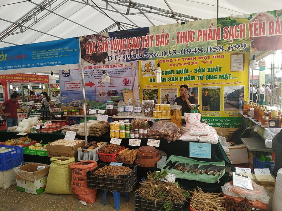 3025-anh-bai-duoi-kc-khuyyn-cong-phia-byc