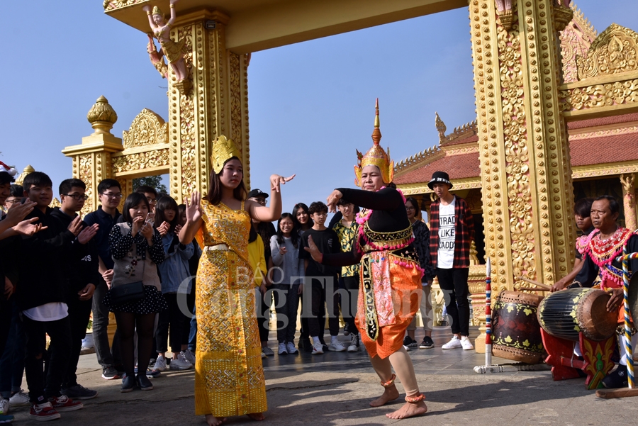 xuan sum hop tai lang van hoa