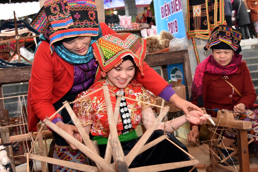 xuan sum hop tai lang van hoa