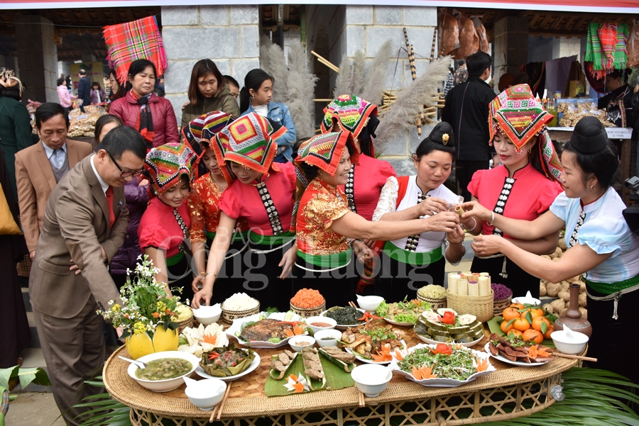 xuan sum hop tai lang van hoa