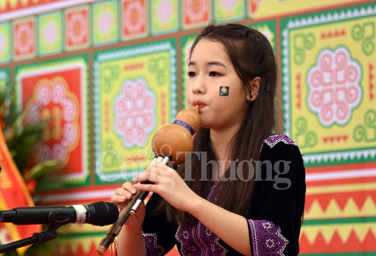 sac mau van hoa tet mong xuong pho