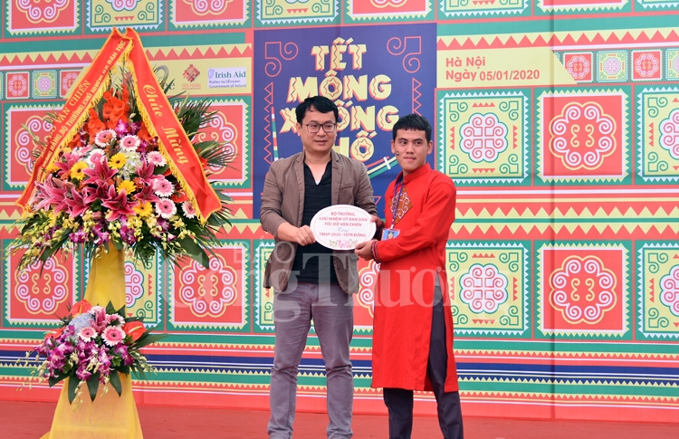 sac mau van hoa tet mong xuong pho