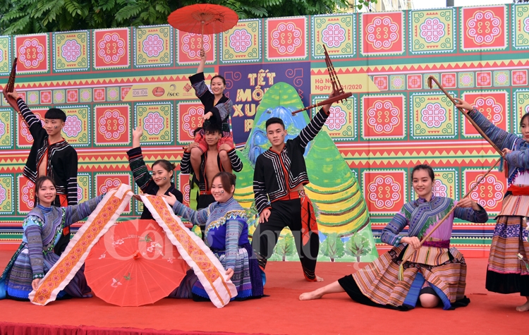 sac mau van hoa tet mong xuong pho