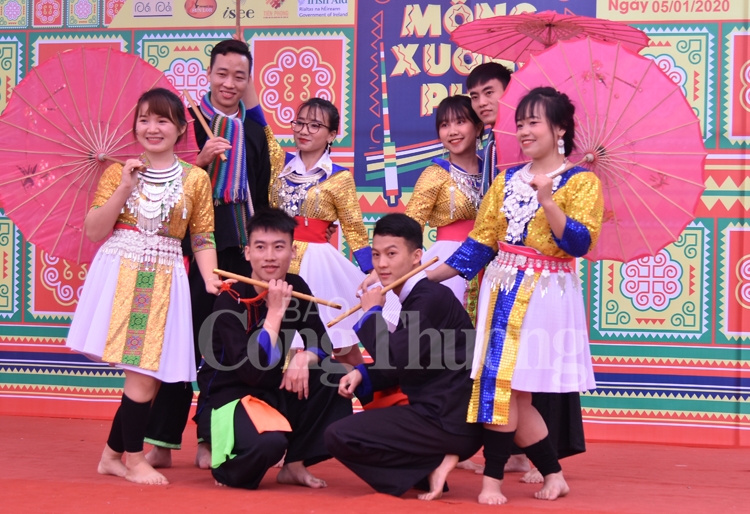 sac mau van hoa tet mong xuong pho