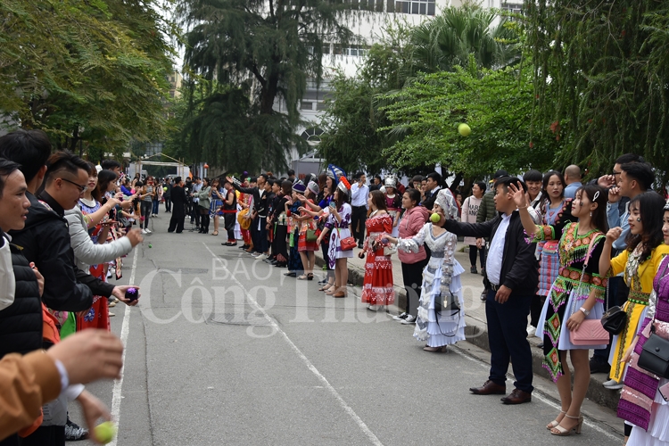 sac mau van hoa tet mong xuong pho
