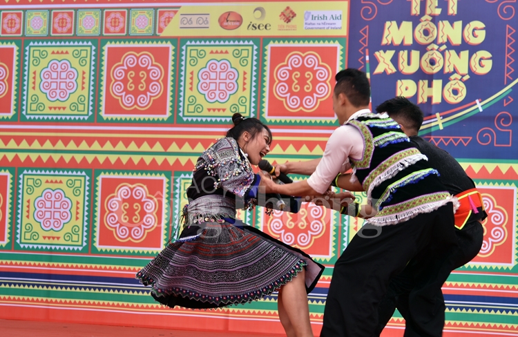 sac mau van hoa tet mong xuong pho