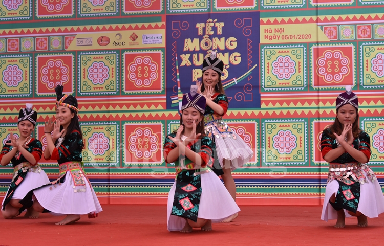 sac mau van hoa tet mong xuong pho