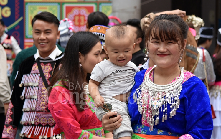 sac mau van hoa tet mong xuong pho